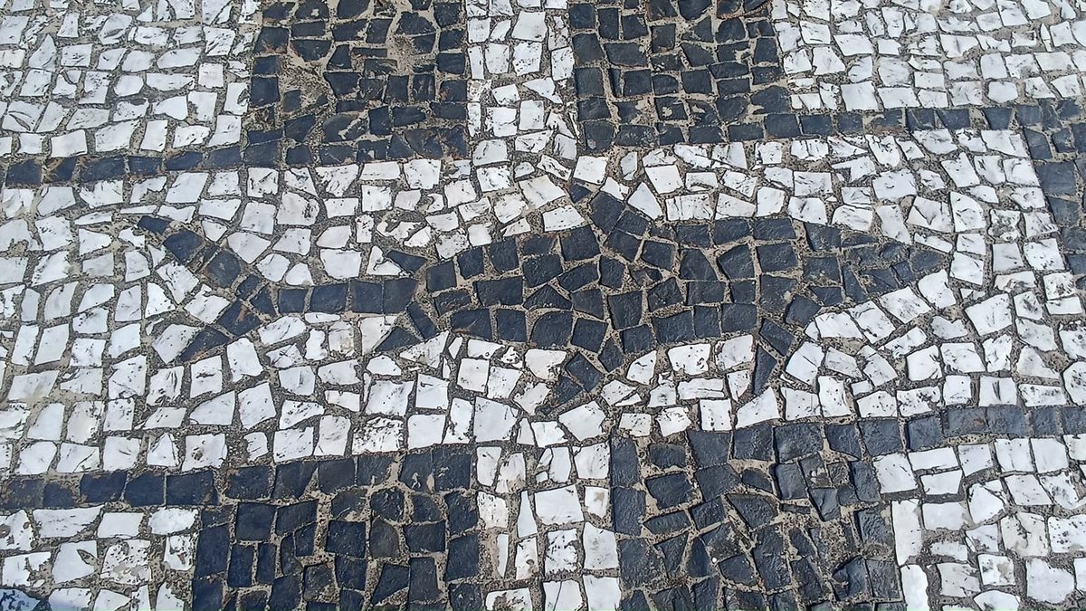 Retirada de mosaicos portugueses causa polêmica em Peruíbe